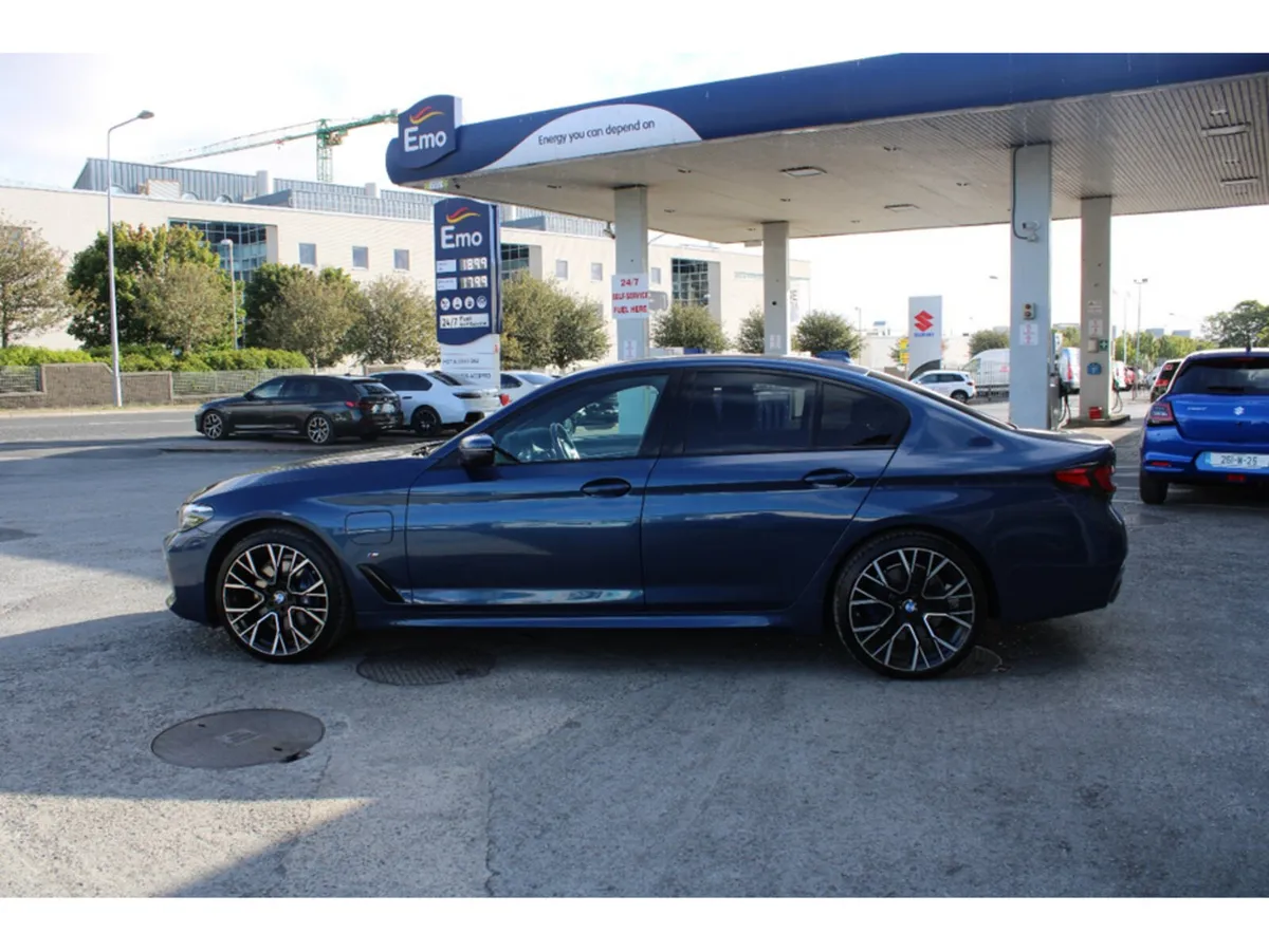BMW 5-Series Saloon, Petrol Plug-in Hybrid, 2021, Blue