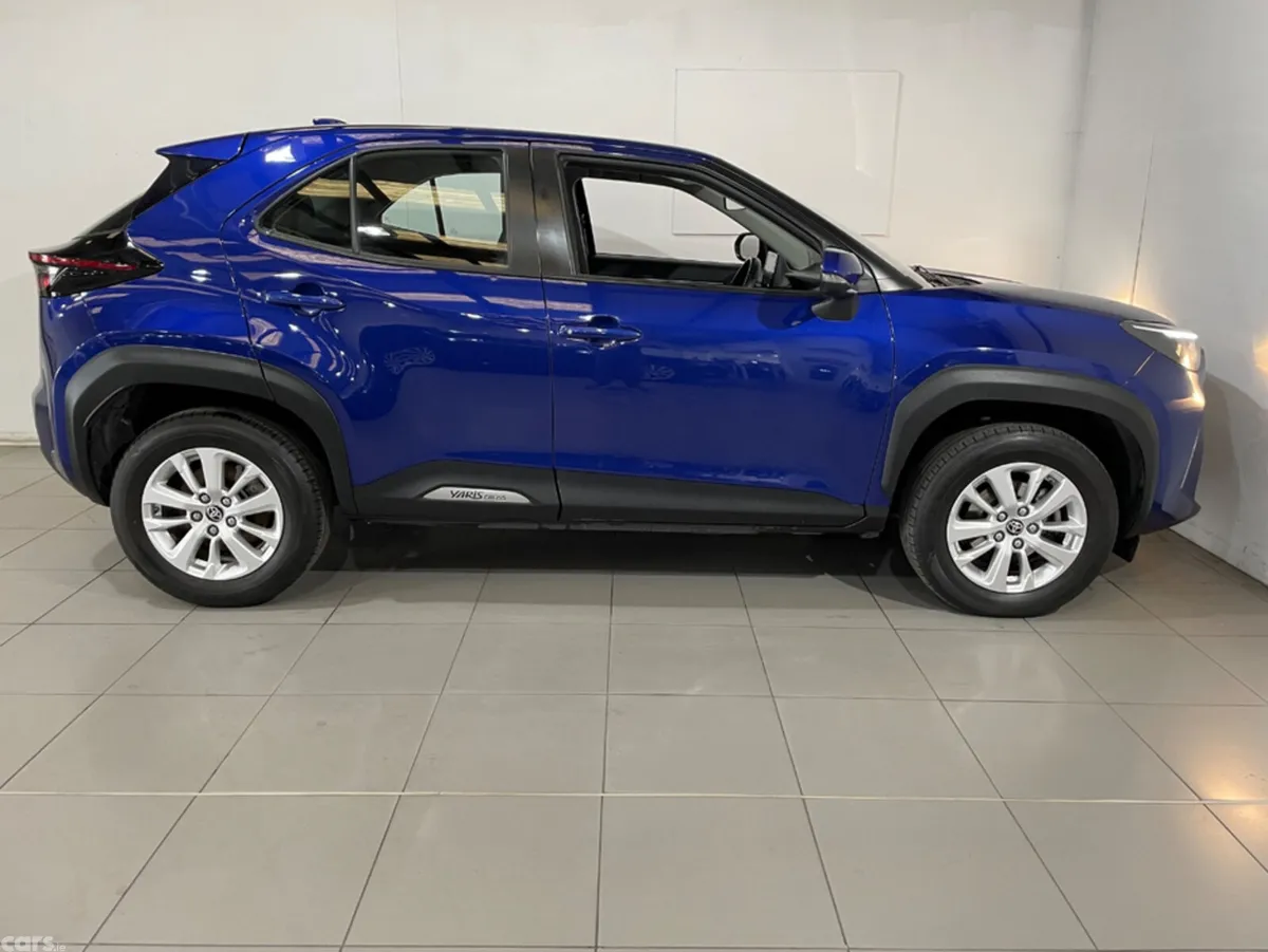Toyota Yaris Cross SUV, Petrol Hybrid, 2022, Blue