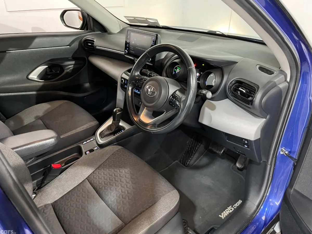 Toyota Yaris Cross SUV, Petrol Hybrid, 2022, Blue