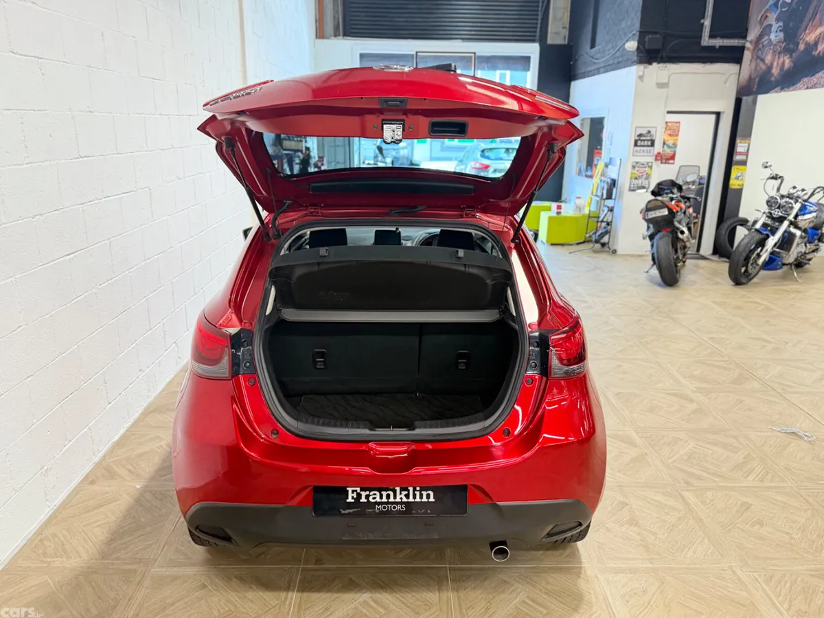 Mazda Demio MPV, Diesel, 2015, Red