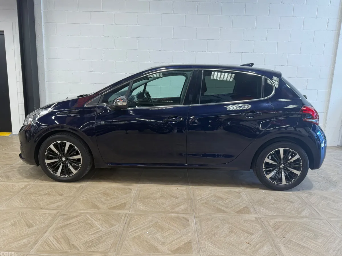 Peugeot 208 Hatchback, Petrol, 2018, Blue