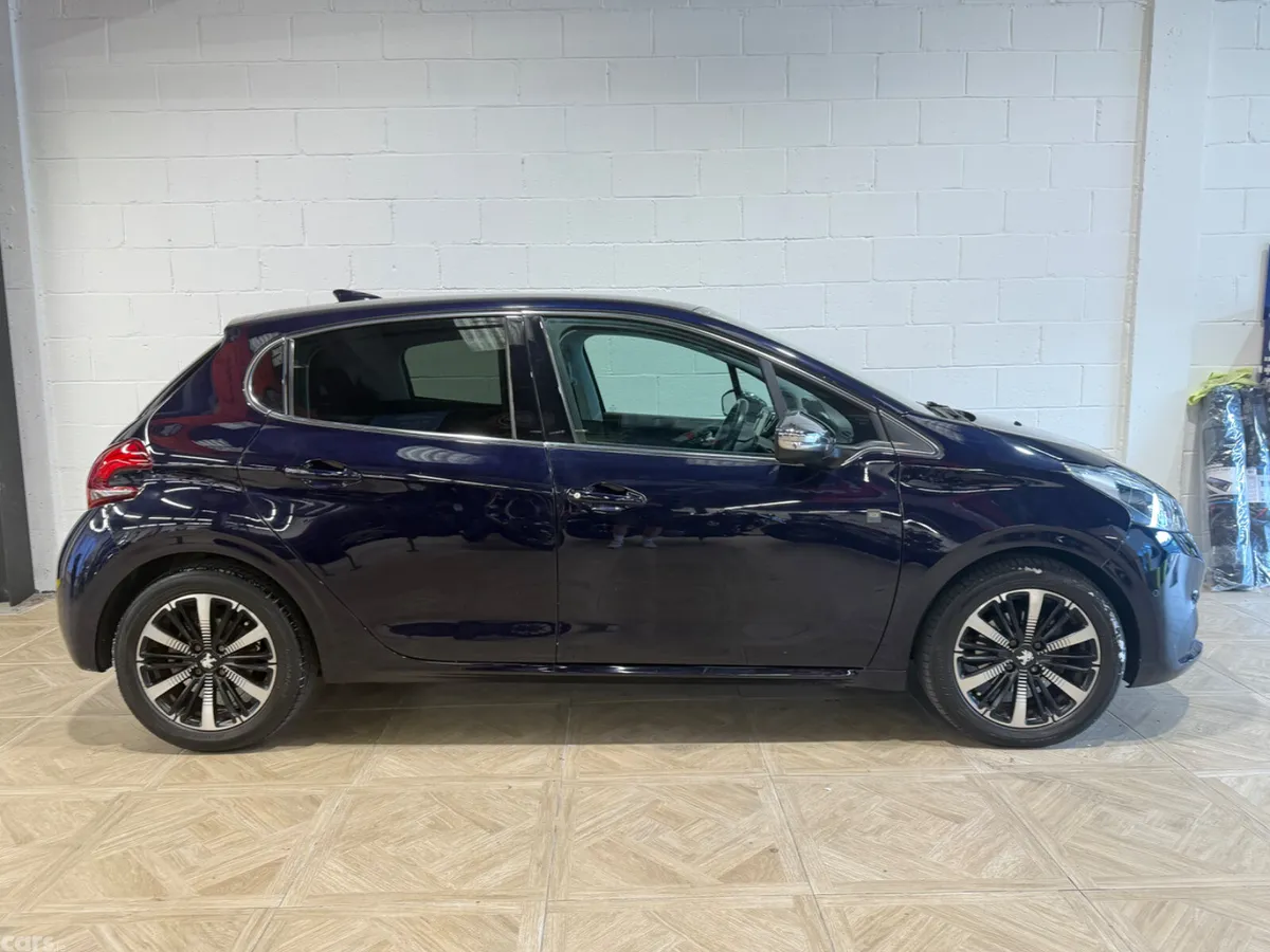 Peugeot 208 Hatchback, Petrol, 2018, Blue