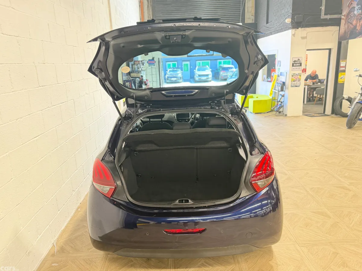 Peugeot 208 Hatchback, Petrol, 2018, Blue
