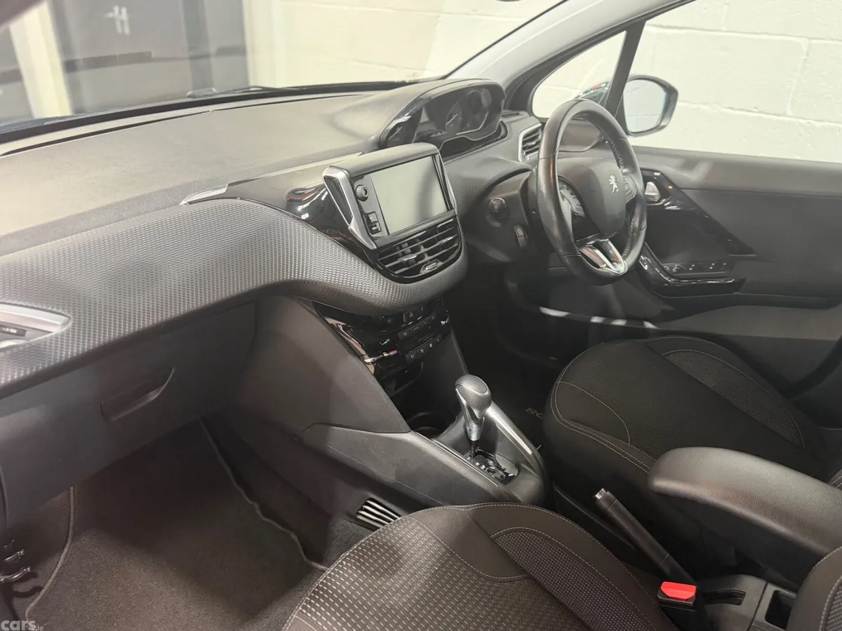 Peugeot 208 Hatchback, Petrol, 2018, Blue