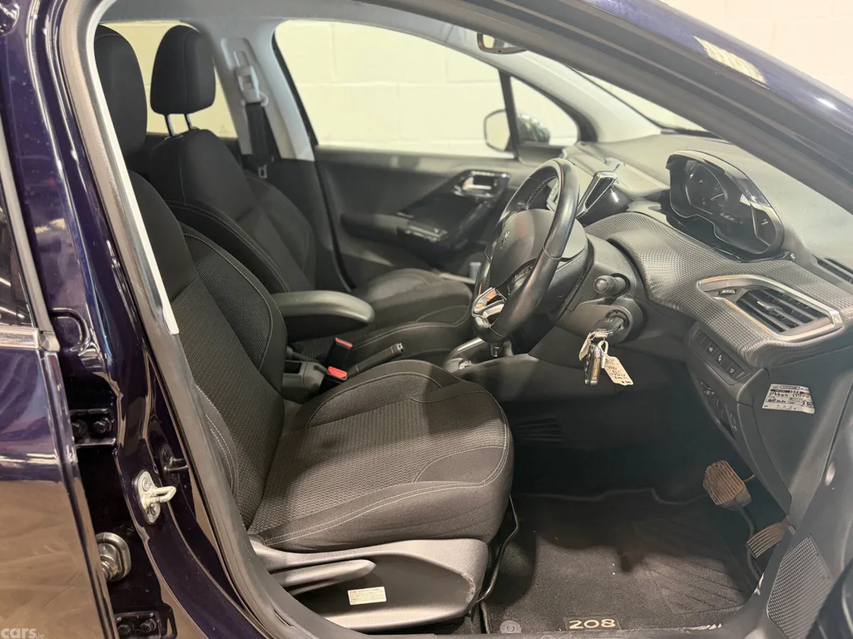 Peugeot 208 Hatchback, Petrol, 2018, Blue