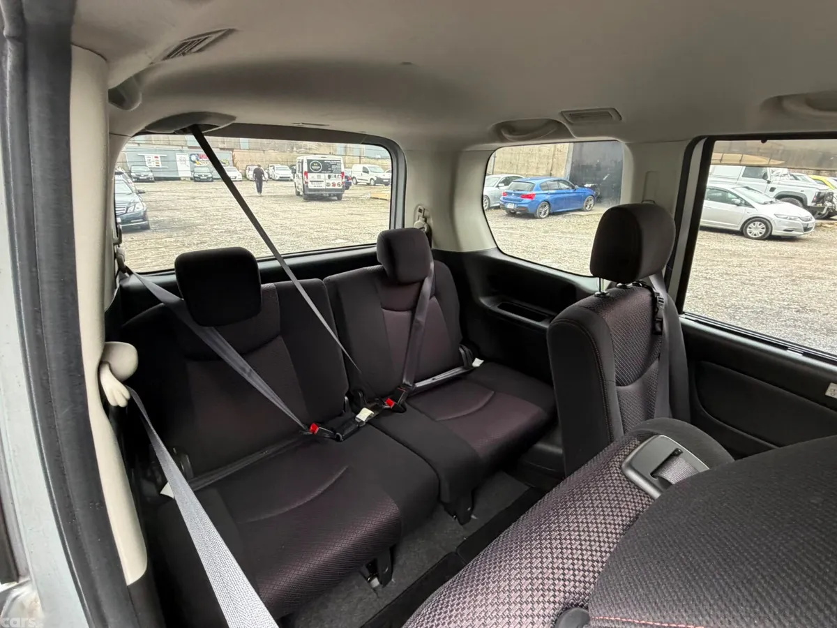 Nissan Serena MPV, Petrol Hybrid, 2013, Silver