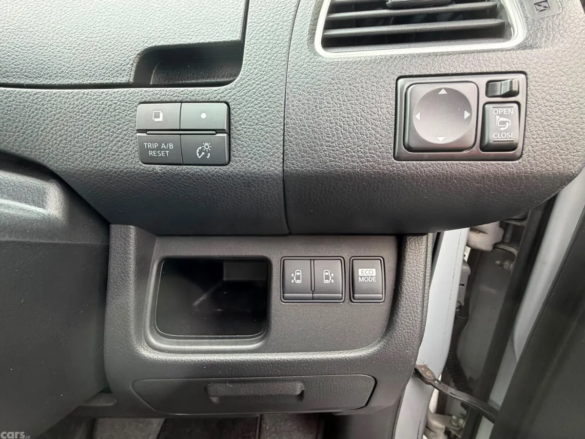 Nissan Serena MPV, Petrol Hybrid, 2013, Silver