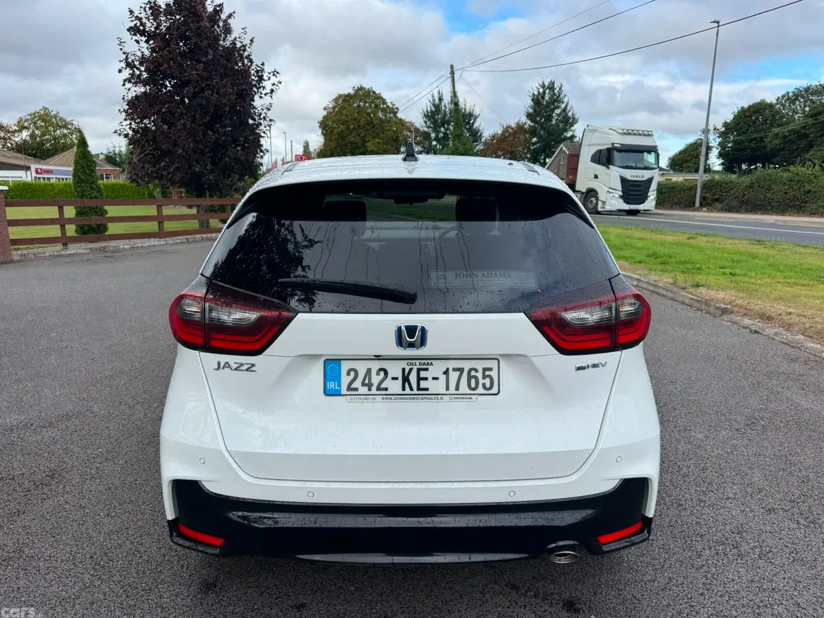 Honda Jazz Hatchback, Petrol Hybrid, 2024, White