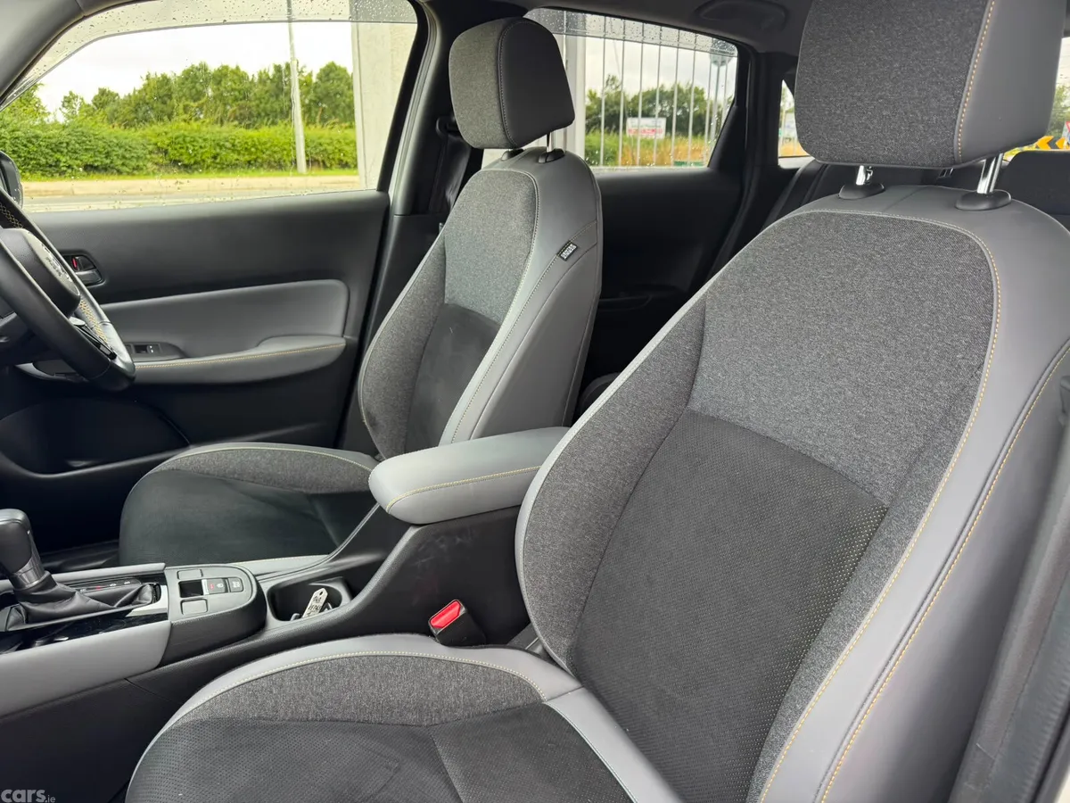 Honda Jazz Hatchback, Petrol Hybrid, 2024, White