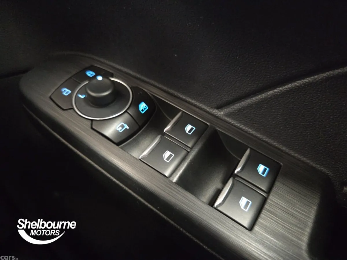 Ford Kuga Hatchback, Petrol, 2023, Red