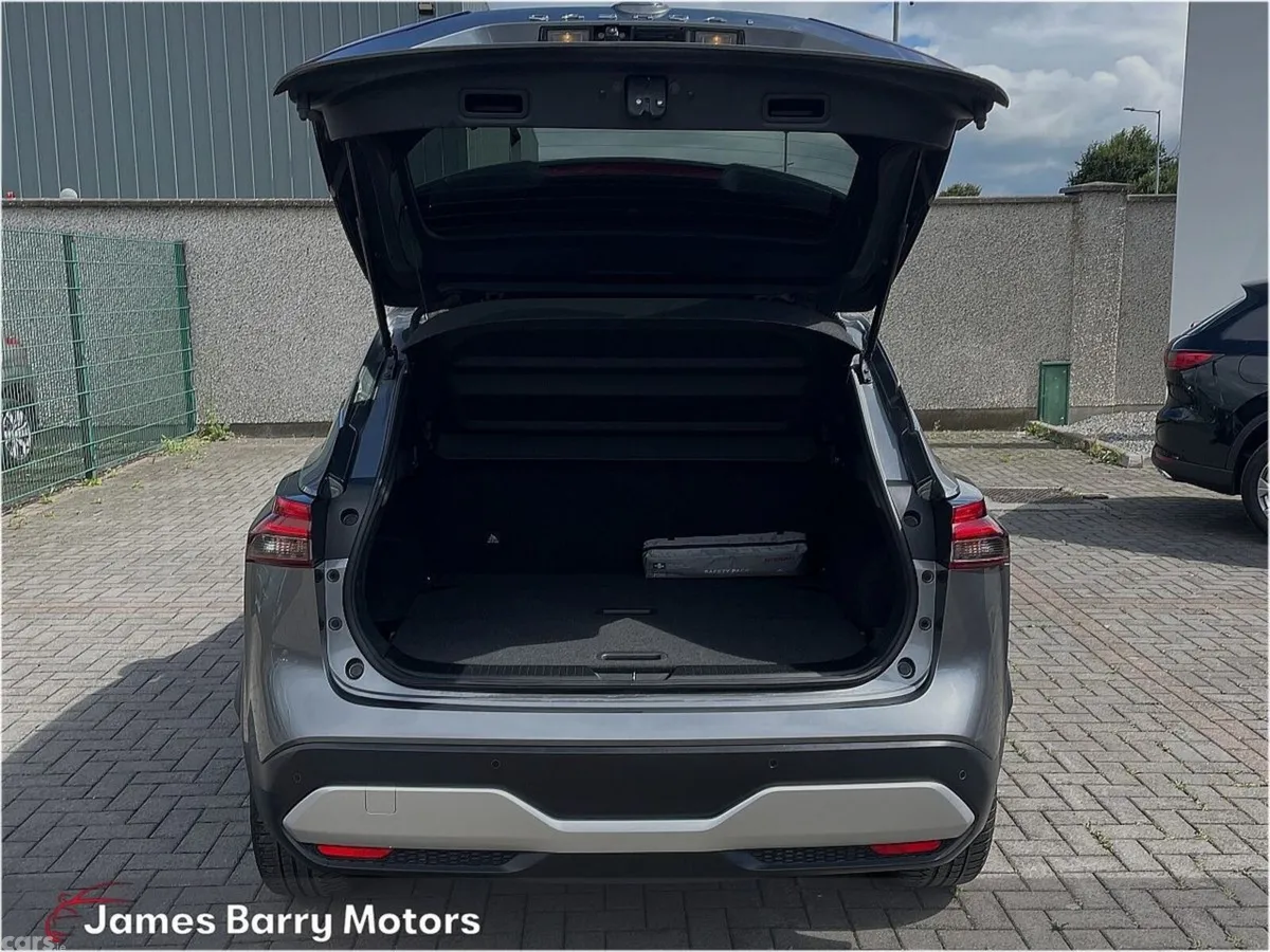 Nissan Qashqai MPV, Petrol, 2022, Grey