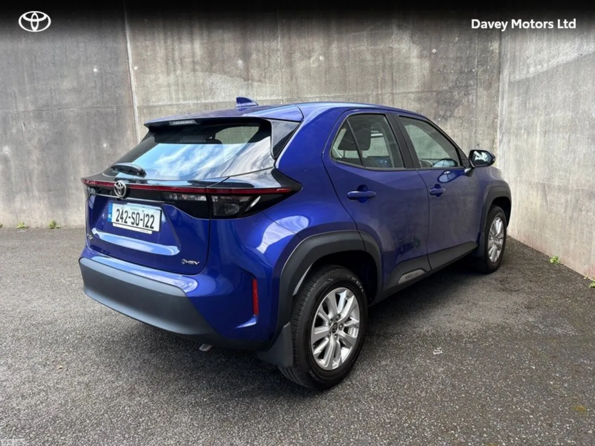 Toyota Yaris Cross Hatchback, Petrol Hybrid, 2024, Blue