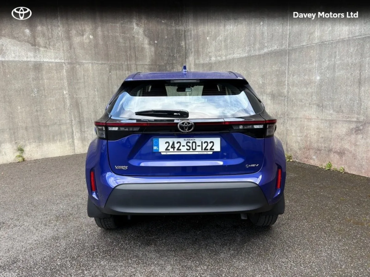 Toyota Yaris Cross Hatchback, Petrol Hybrid, 2024, Blue
