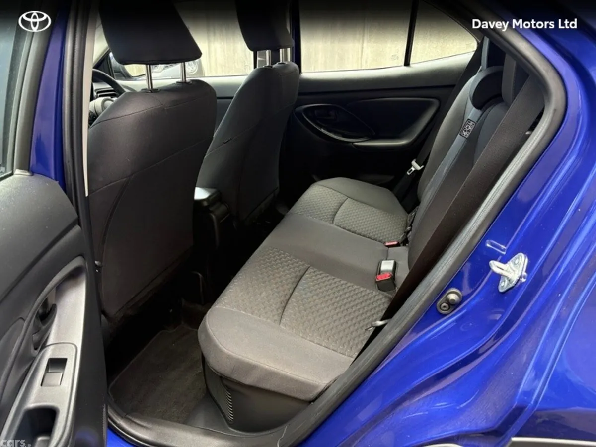 Toyota Yaris Cross Hatchback, Petrol Hybrid, 2024, Blue