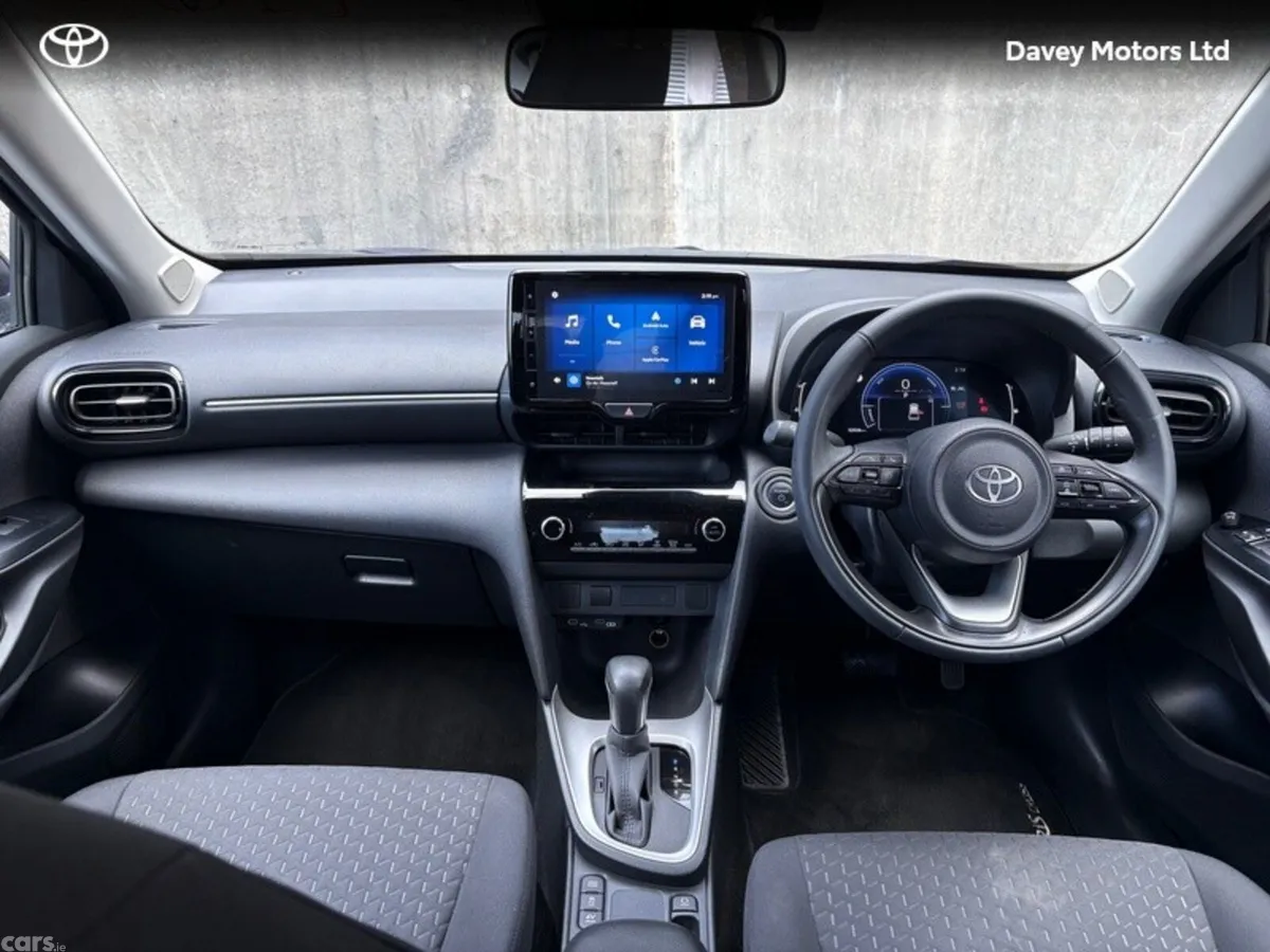 Toyota Yaris Cross Hatchback, Petrol Hybrid, 2024, Blue