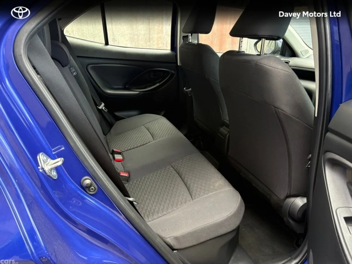 Toyota Yaris Cross Hatchback, Petrol Hybrid, 2024, Blue