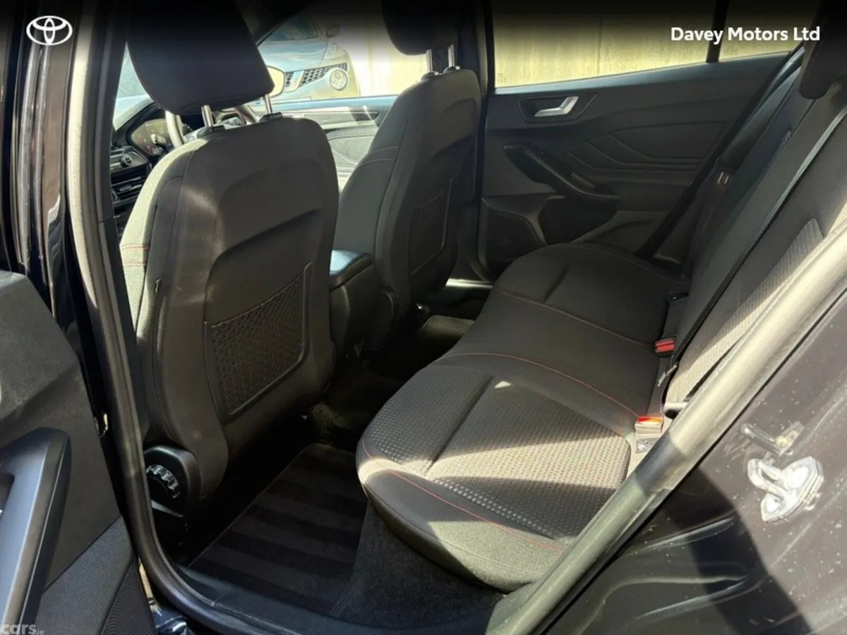 Ford Focus Hatchback, Petrol Hybrid, 2022, Black