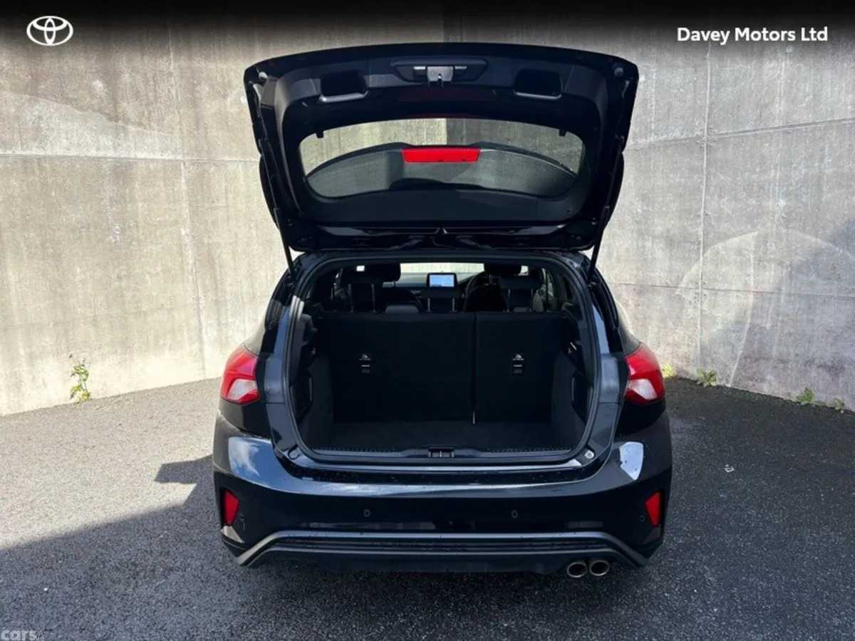 Ford Focus Hatchback, Petrol Hybrid, 2022, Black
