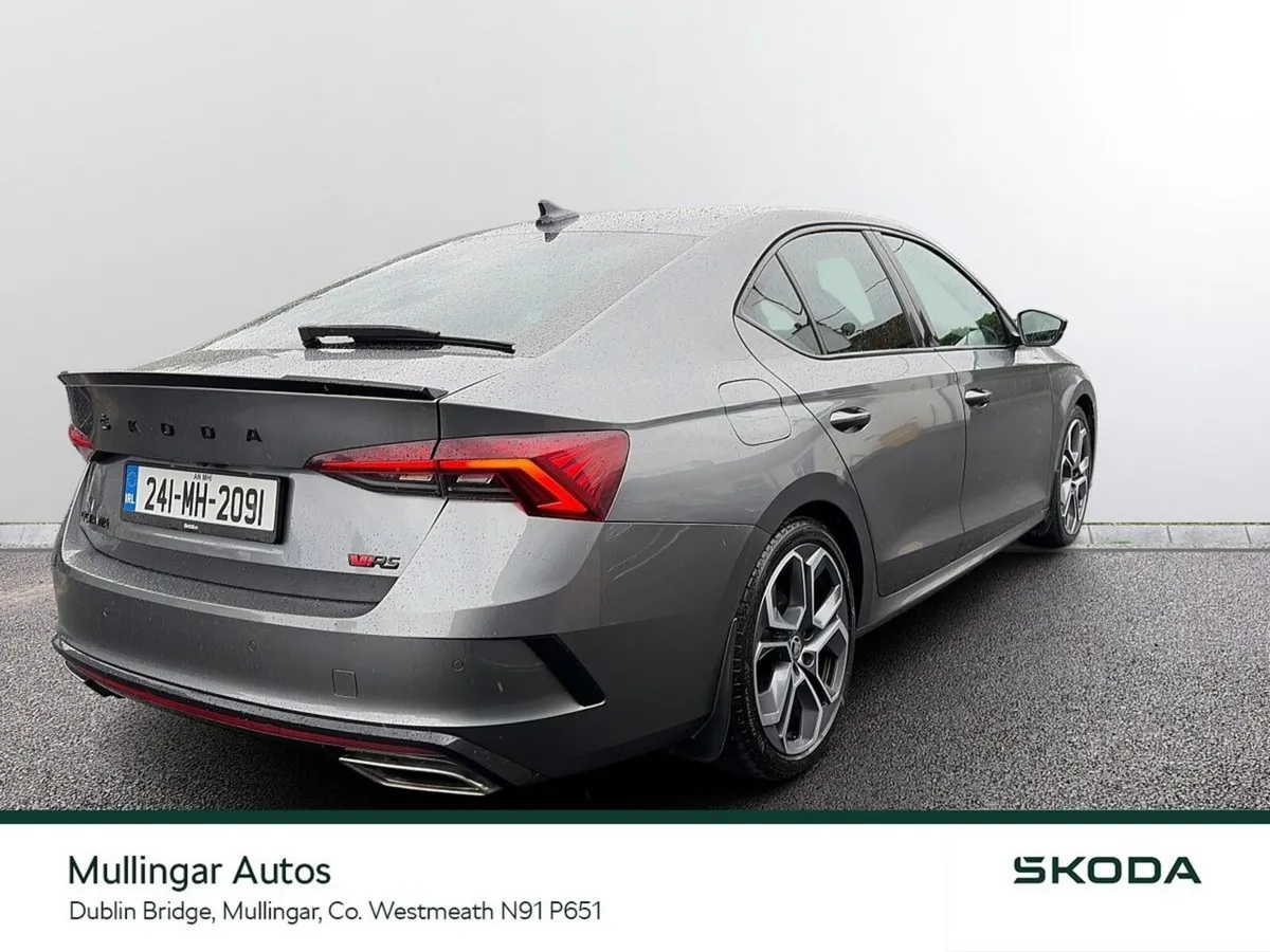 Skoda Octavia Saloon, Diesel, 2024, Grey