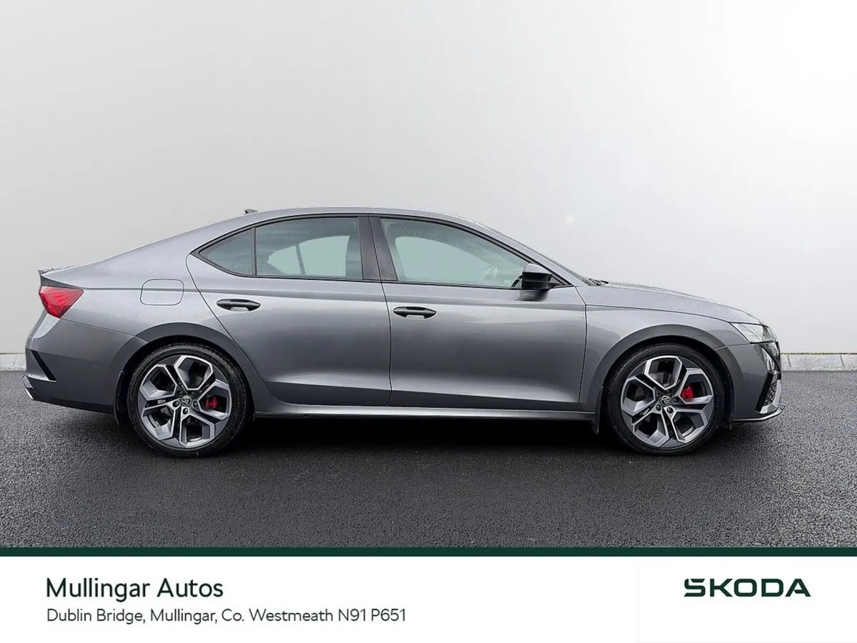 Skoda Octavia Saloon, Diesel, 2024, Grey