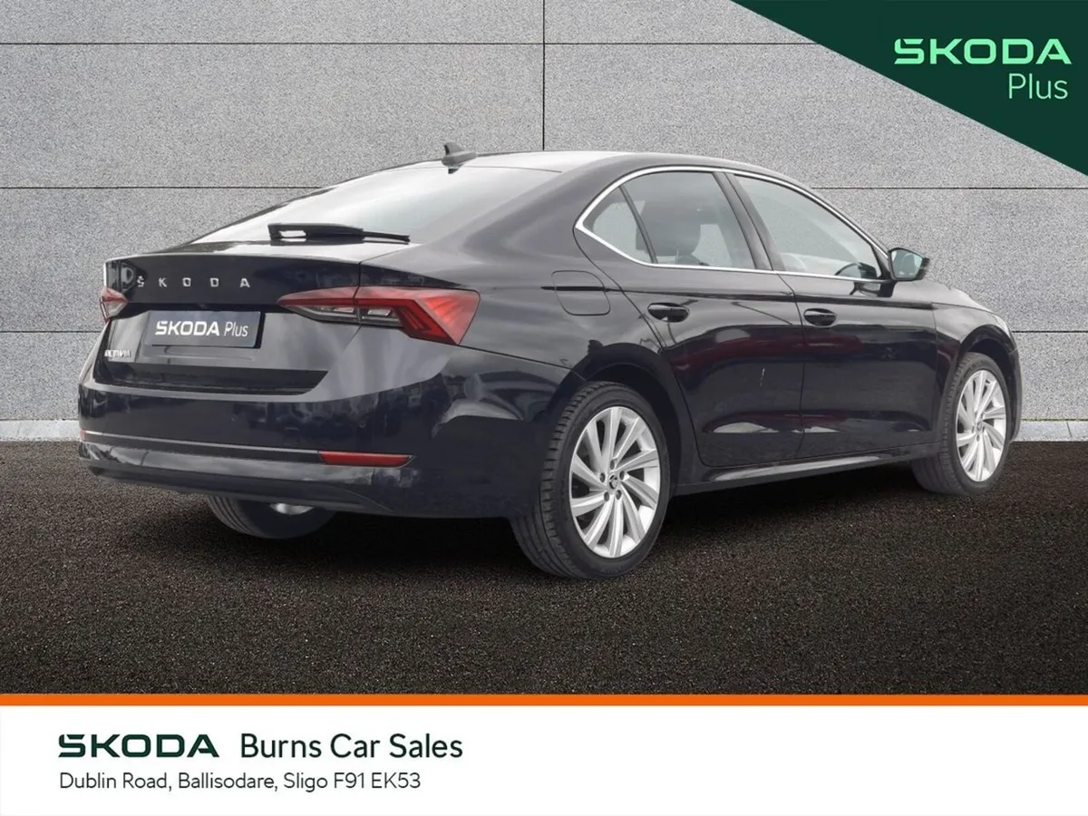 Skoda Octavia Saloon, Diesel, 2023, Black