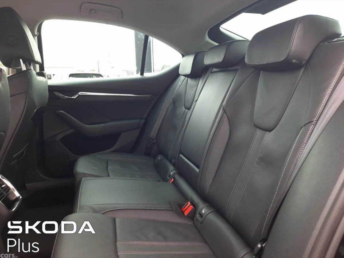 Skoda Octavia Saloon, Diesel, 2023, Black