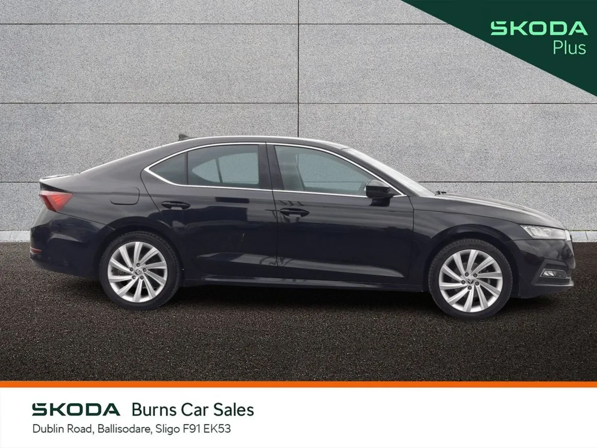Skoda Octavia Saloon, Diesel, 2023, Black