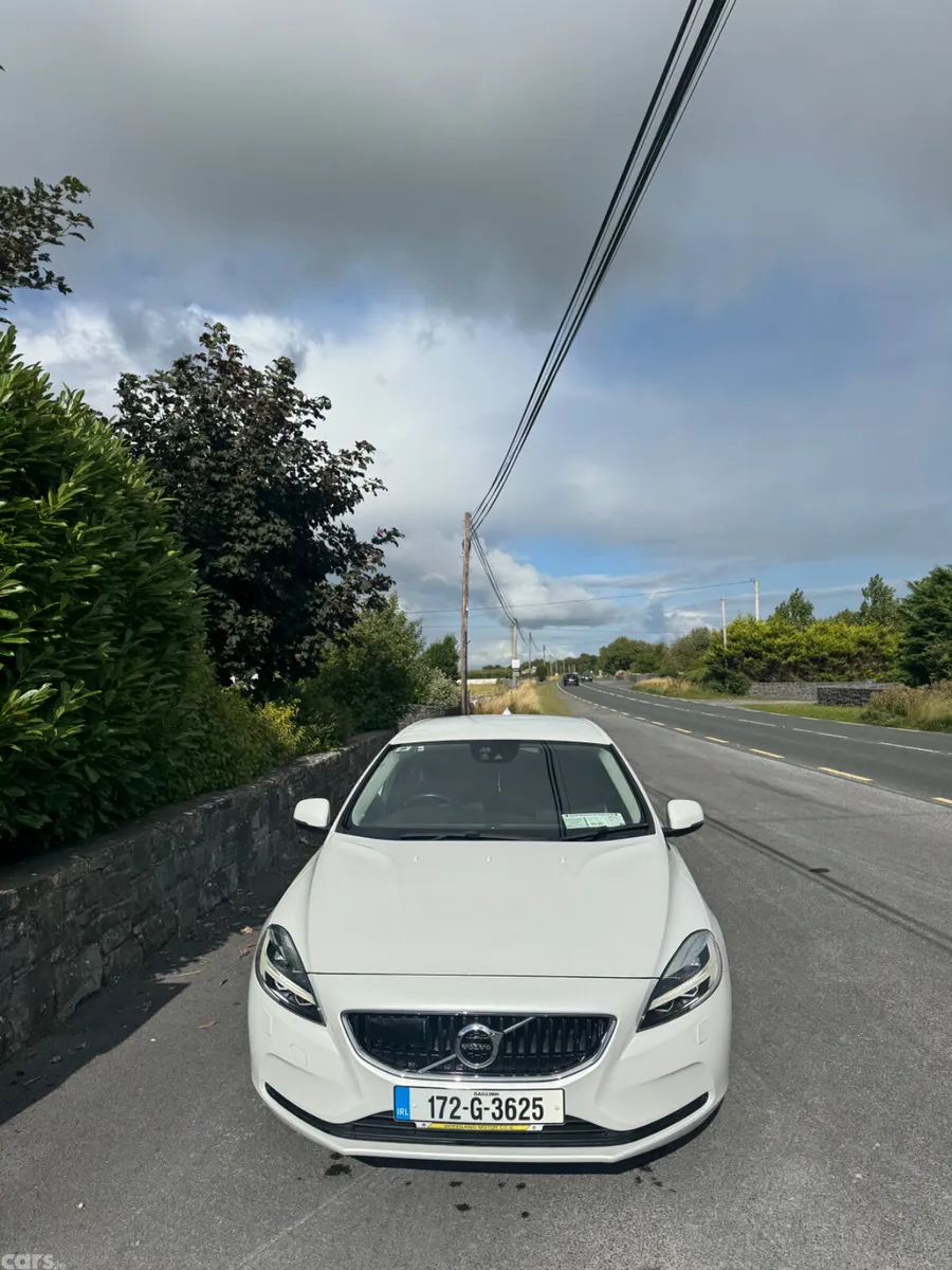 Volvo V40 Hatchback, Petrol, 2017, White