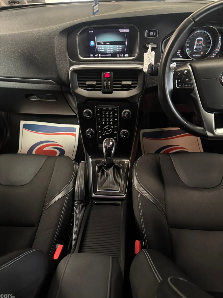 Volvo V40 Hatchback, Petrol, 2017, White
