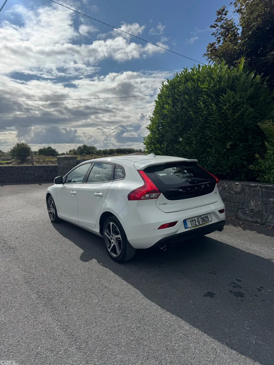 Volvo V40 Hatchback, Petrol, 2017, White