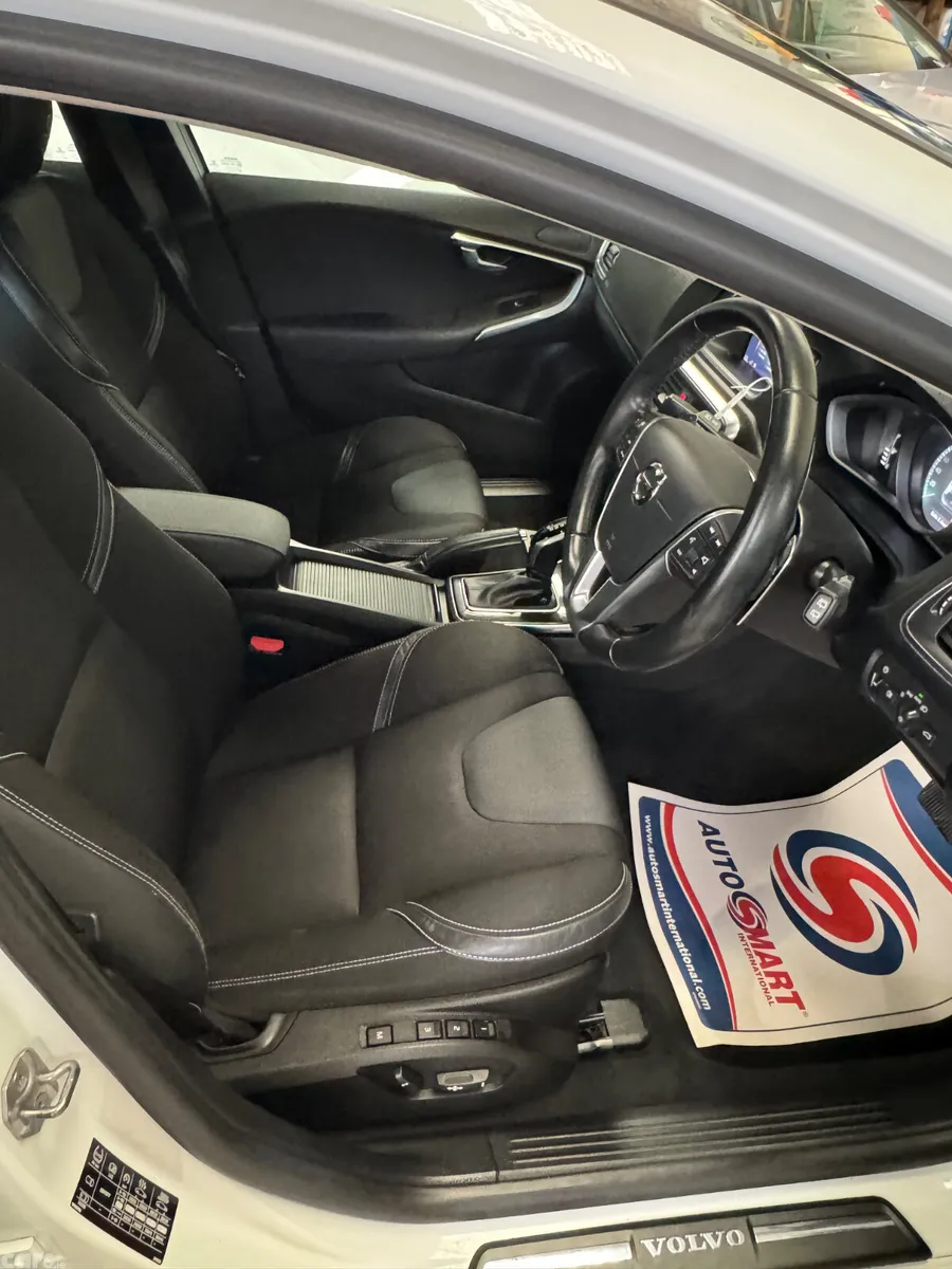 Volvo V40 Hatchback, Petrol, 2017, White
