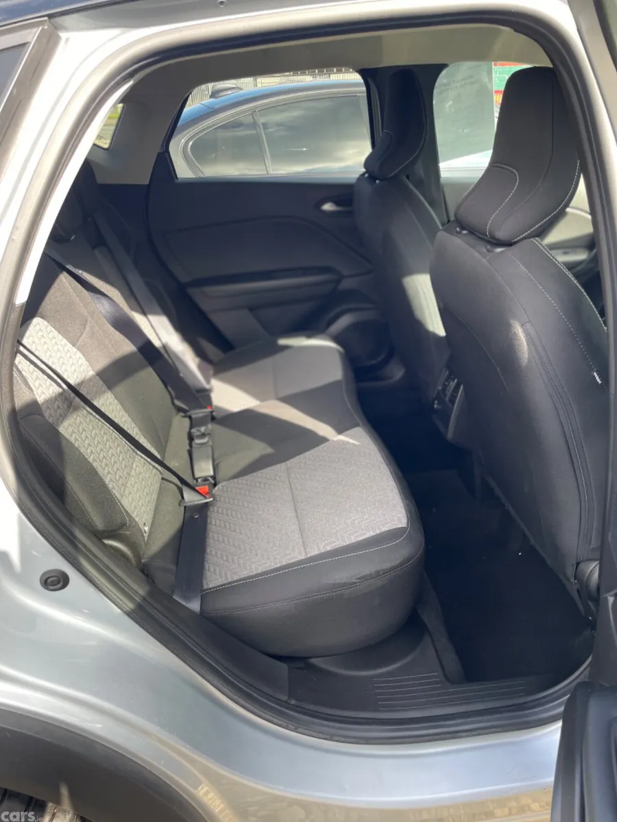 Renault Captur Hatchback, Petrol, 2022, Grey