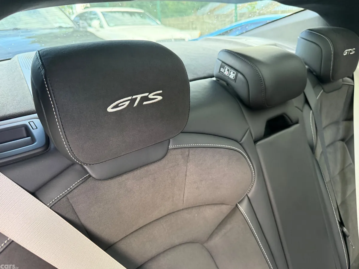 Porsche Taycan Saloon, Electric, 2023, Blue