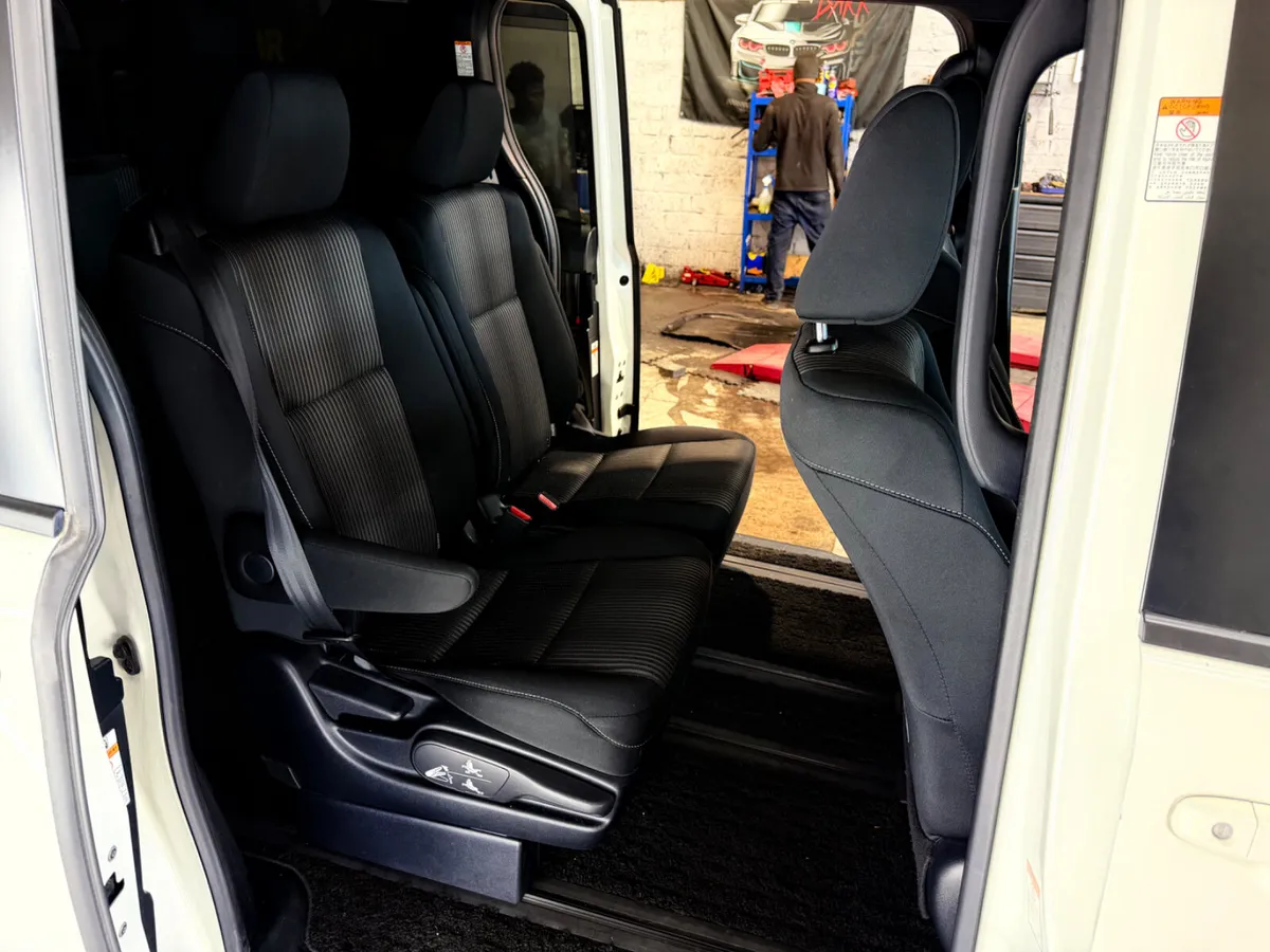 Toyota Noah MPV, Petrol Hybrid, 2019, White