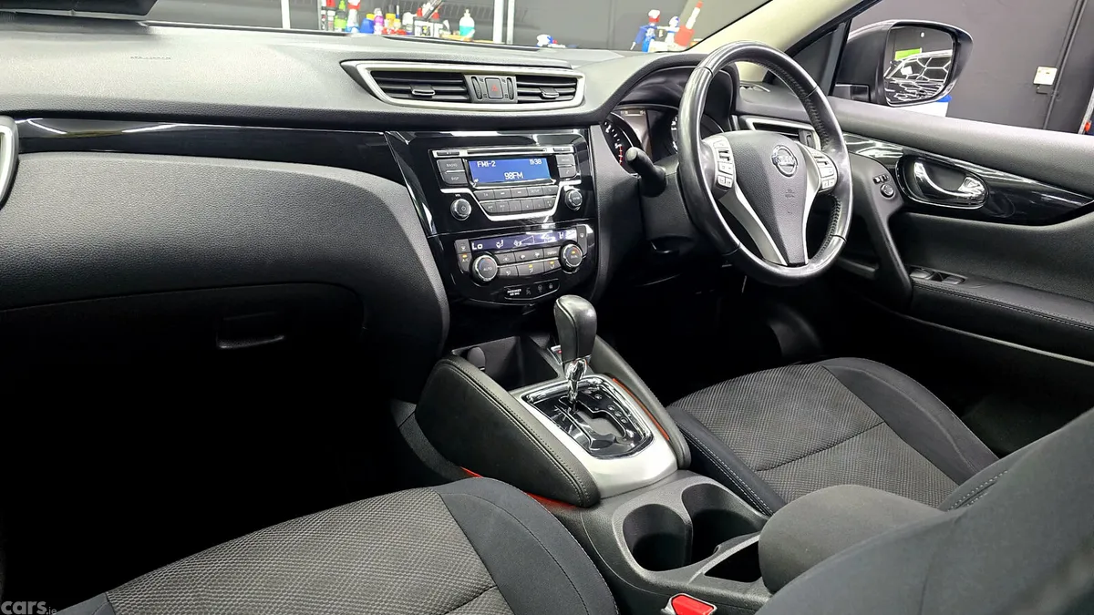 Nissan Qashqai Hatchback, Diesel, 2015, Brown
