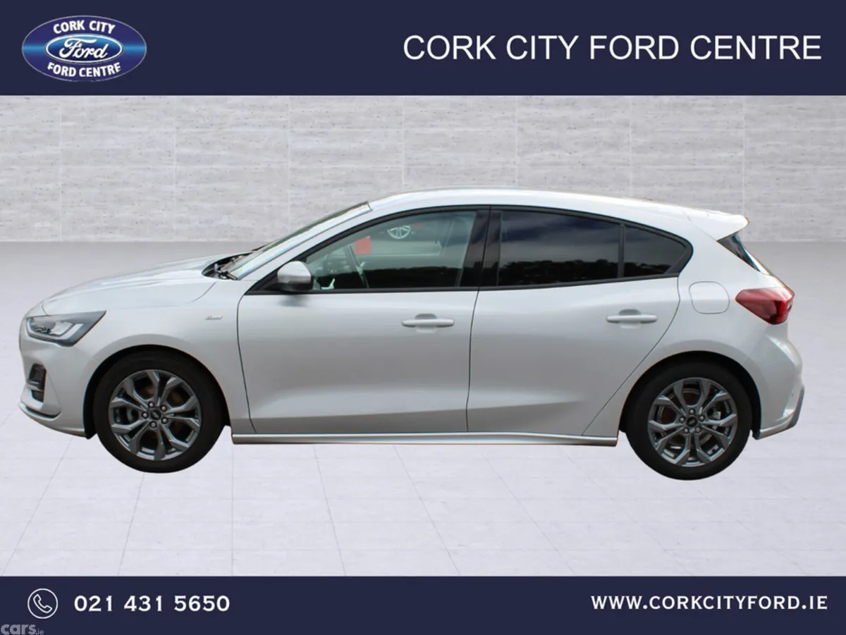 Ford Focus Hatchback, Petrol, 2024, Grey