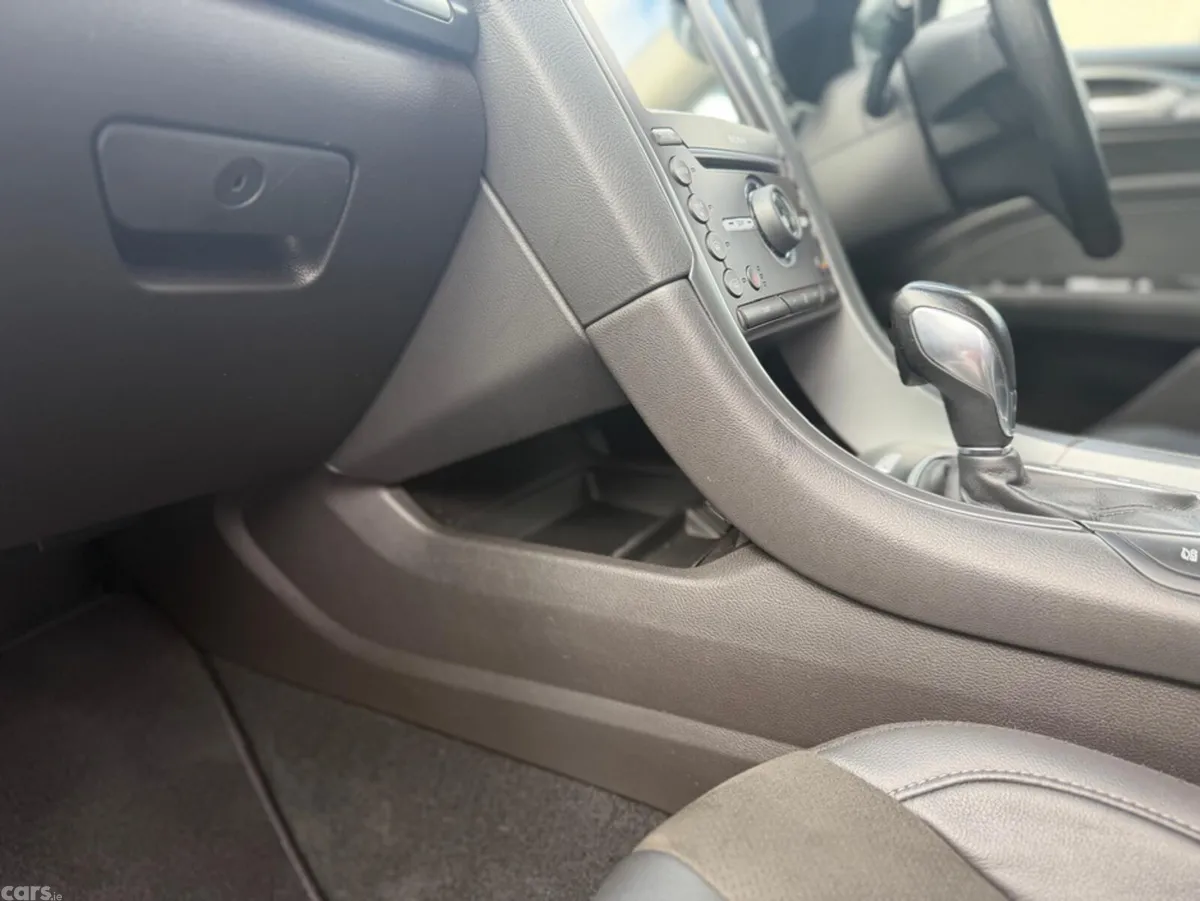 Ford Mondeo Hatchback, Petrol Hybrid, 2019, Black