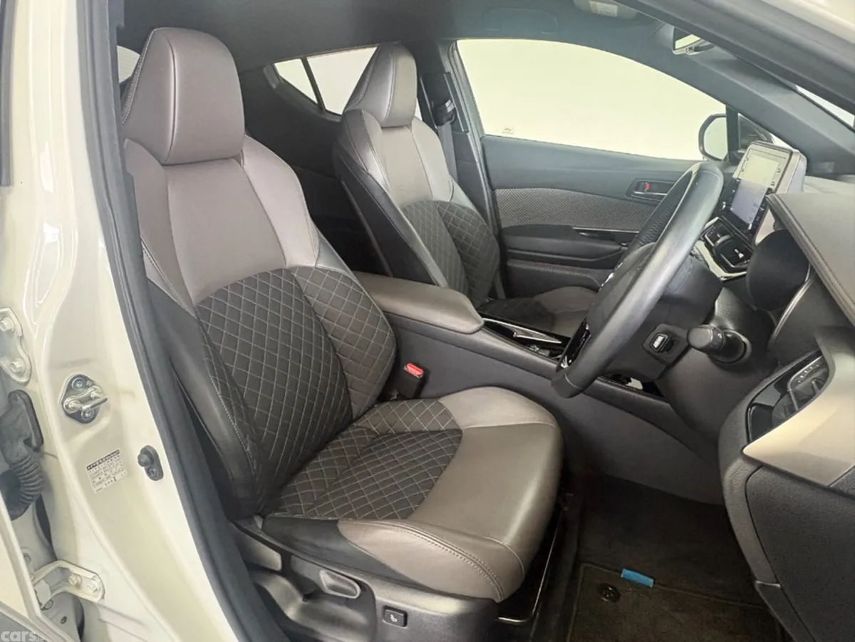 Toyota C-HR SUV, Petrol Hybrid, 2020, White
