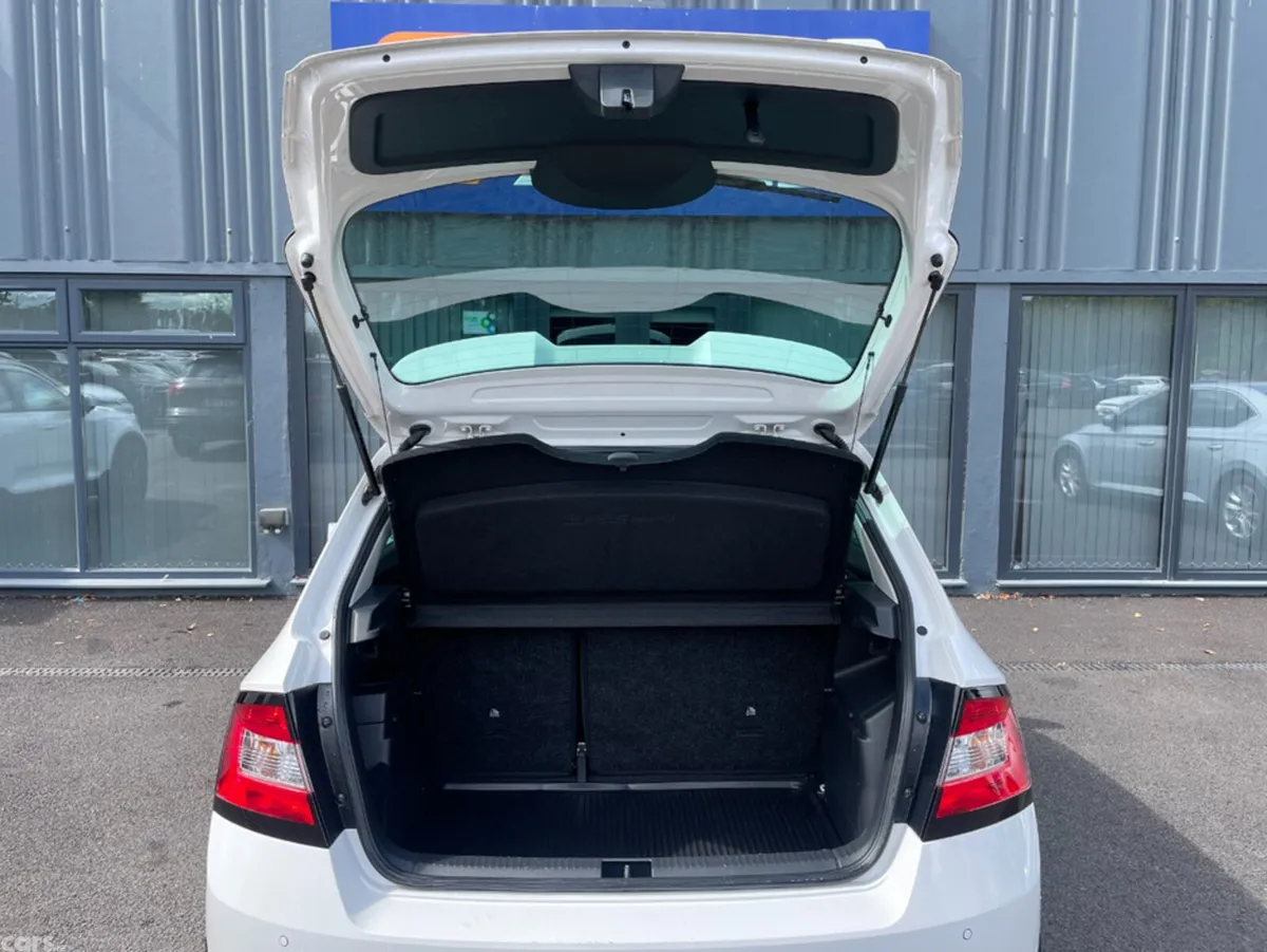 Skoda Fabia Hatchback, Petrol, 2018, White
