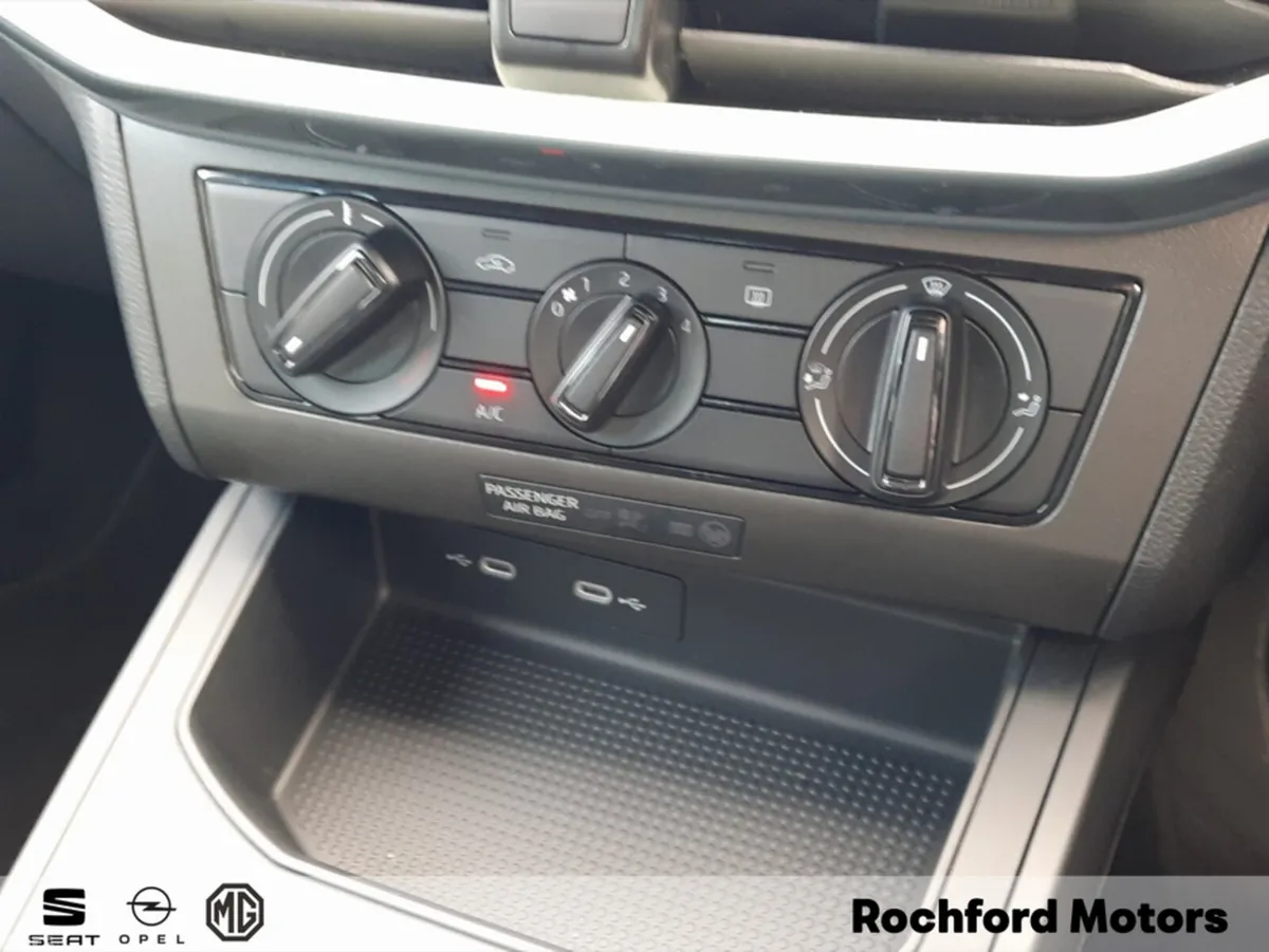 SEAT Arona Hatchback, Petrol, 2026, White