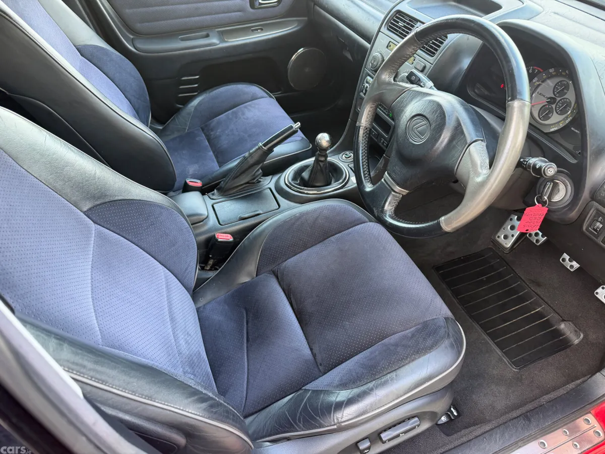 Lexus IS Saloon, Petrol, 2002, Red