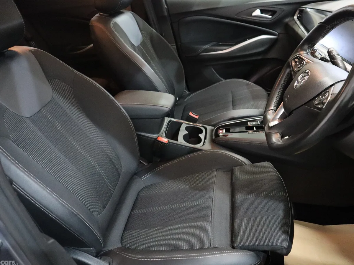 Opel Grandland X Hatchback, Petrol Hybrid, 2024, Grey