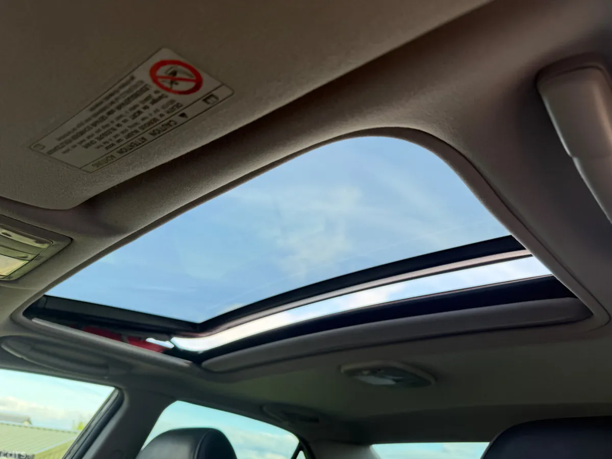 Lexus IS Saloon, Petrol, 2002, Red