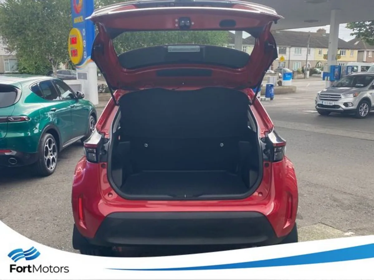 Toyota Yaris Hatchback, Petrol Hybrid, 2023, Red