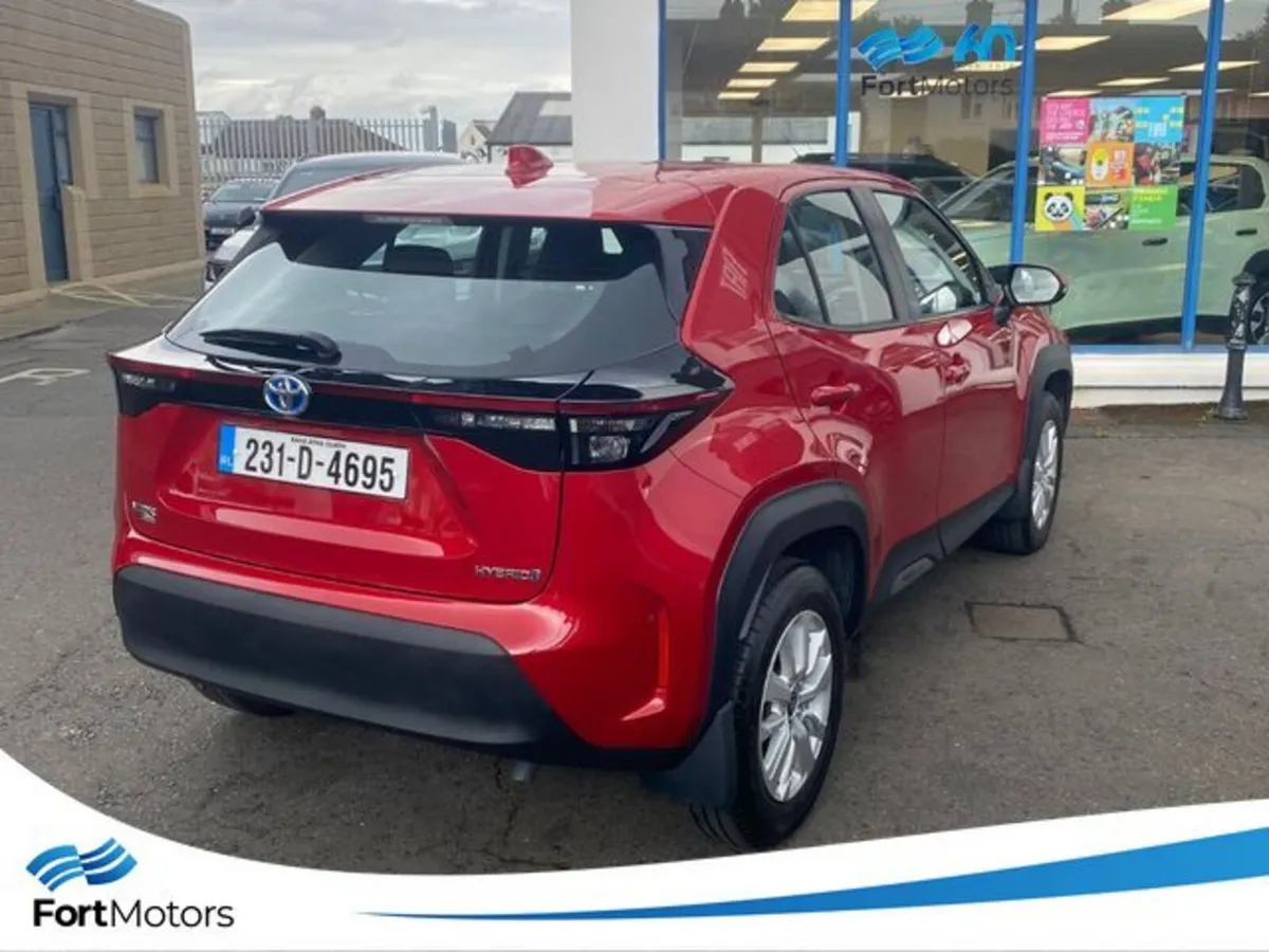 Toyota Yaris Hatchback, Petrol Hybrid, 2023, Red