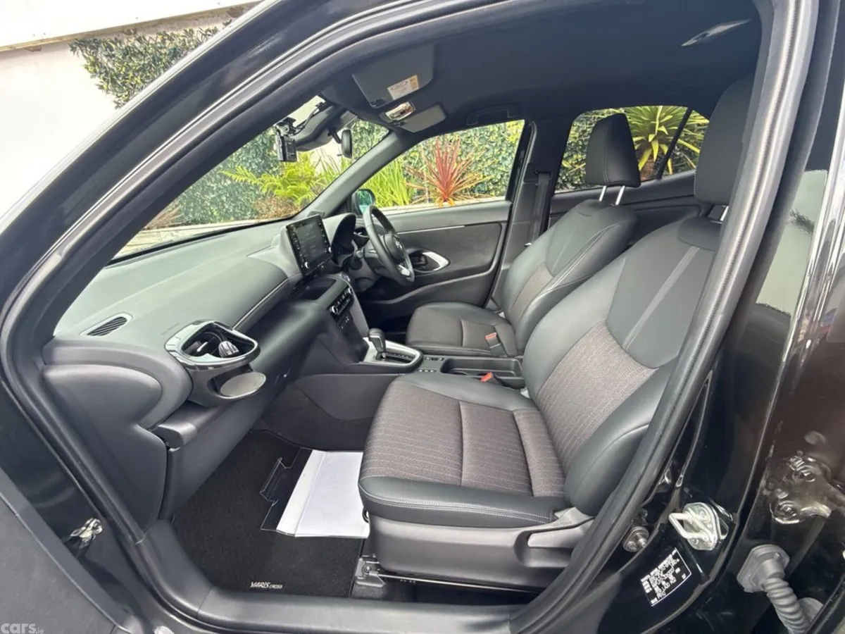 Toyota Yaris Cross SUV, Petrol Hybrid, 2022, Black