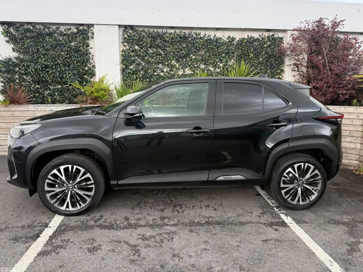 Toyota Yaris Cross SUV, Petrol Hybrid, 2022, Black