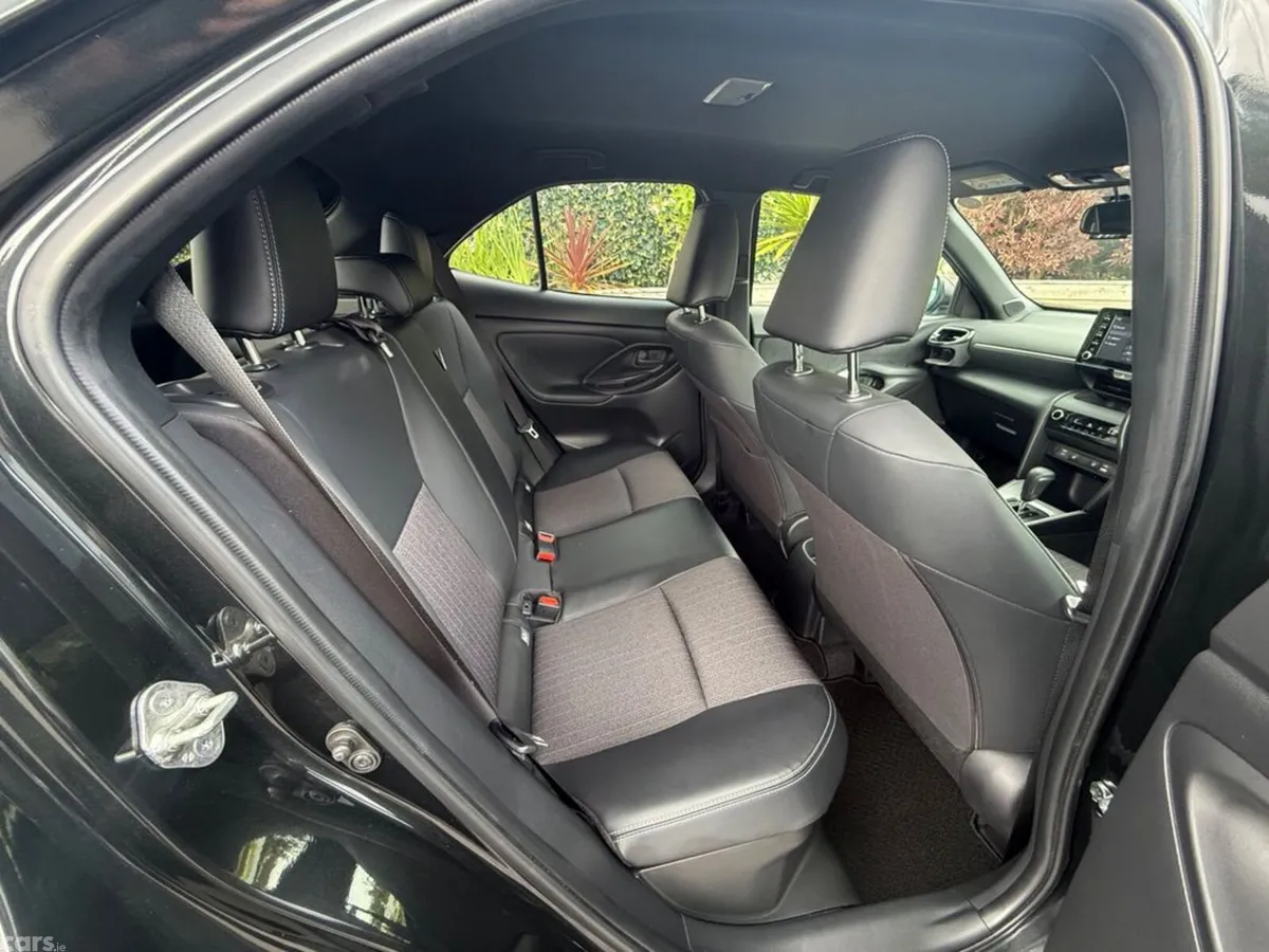 Toyota Yaris Cross SUV, Petrol Hybrid, 2022, Black