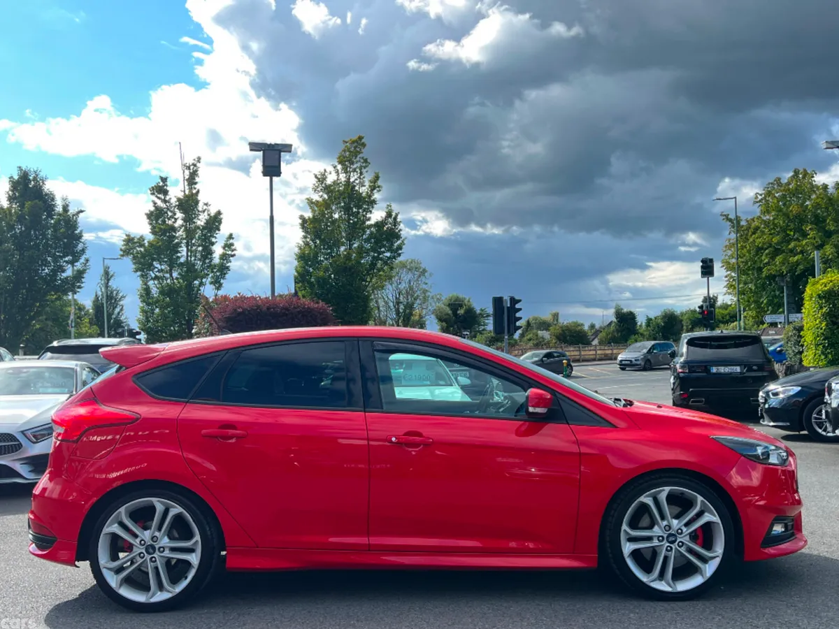 Ford Focus Hatchback, Diesel, 2018, Red