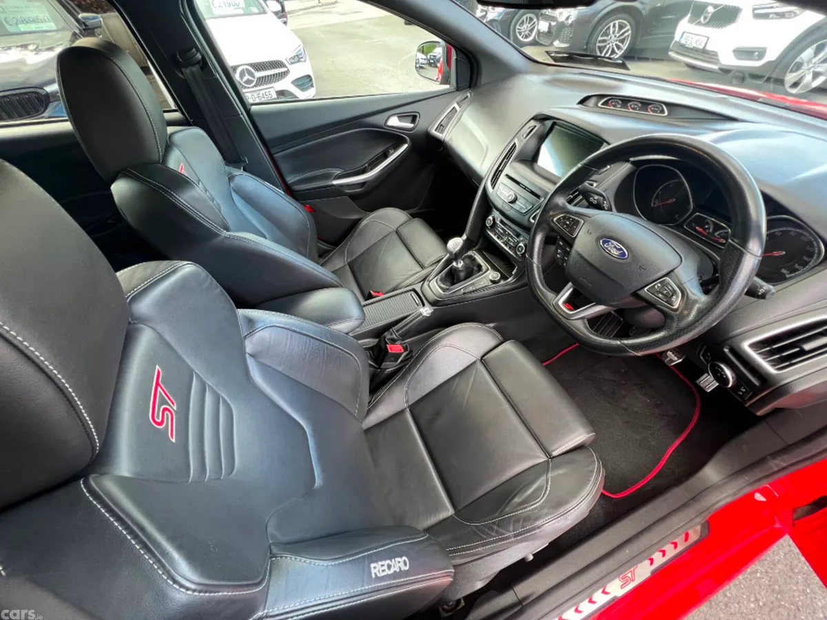 Ford Focus Hatchback, Diesel, 2018, Red